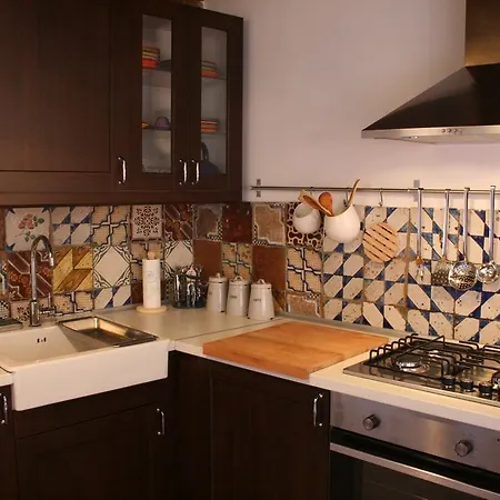 25 Apartment *